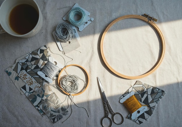 Pracovný stôl s výšivkou